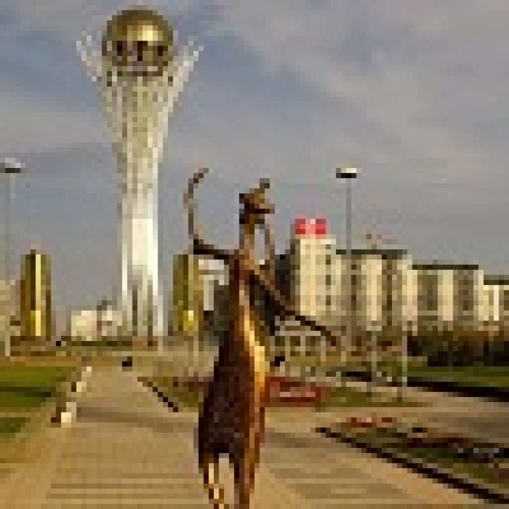 Сети астана. Монумент Астана-Байтерек. Казахстан башня Байтерек. Байтерек Астана. Достопримечательности Казахстана Байтерек.