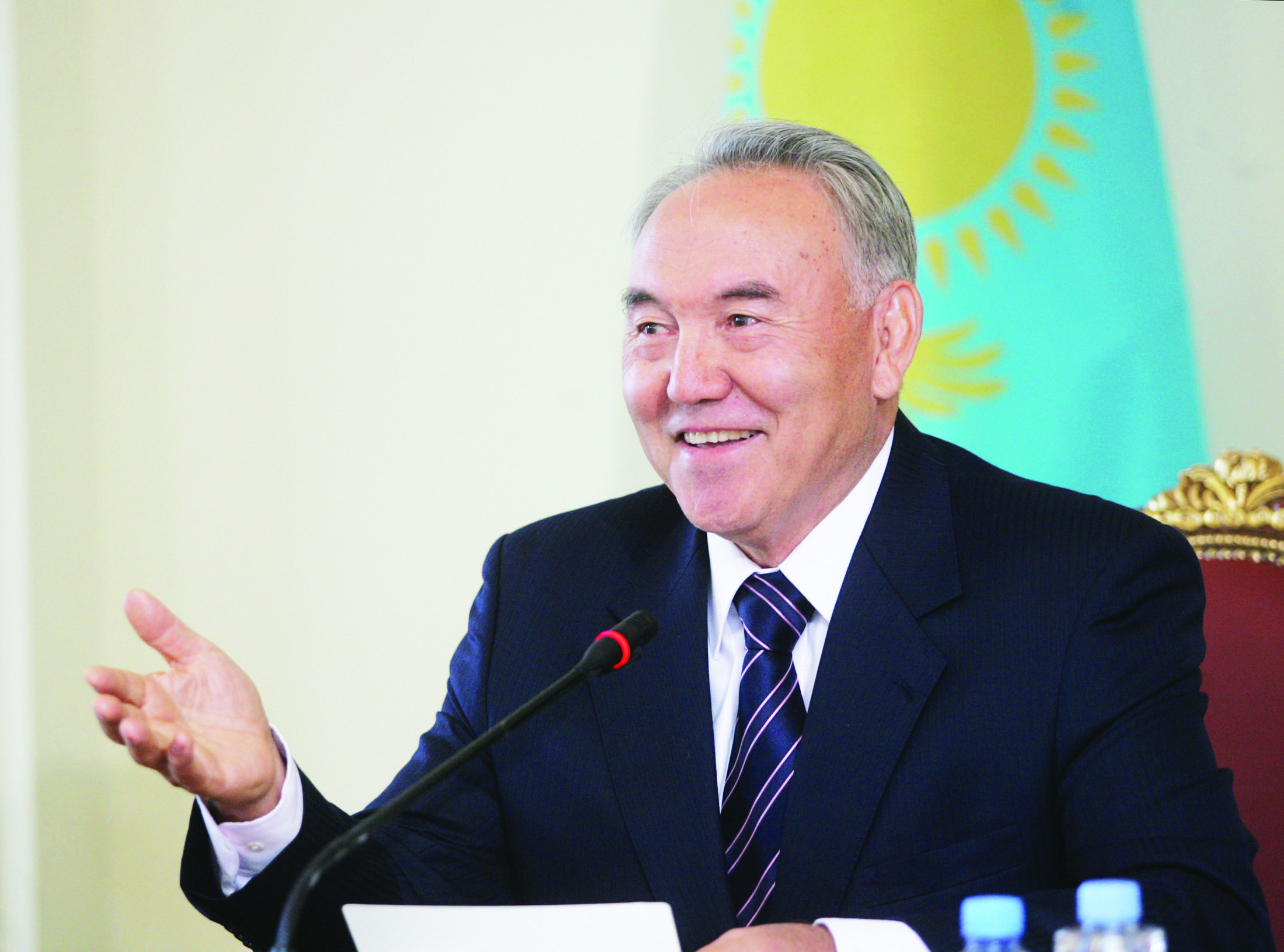 Как зовут 1 президента. Назарбаев 2004.